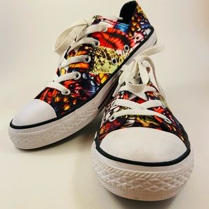 EUC Converse All Stars lowtops, unique butterfly design kids size 3